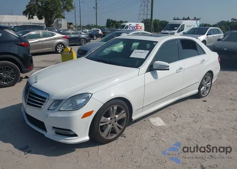 2013 Mercedes-Benz E 350 z USA, uszkodzony, nr VIN WDDHF5KB3DA664800